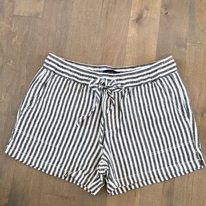 Sanctuary Linen Shorts size XS